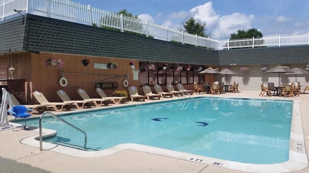 Comfort Inn & Suites Glen Mills - West Chester Exterior photo