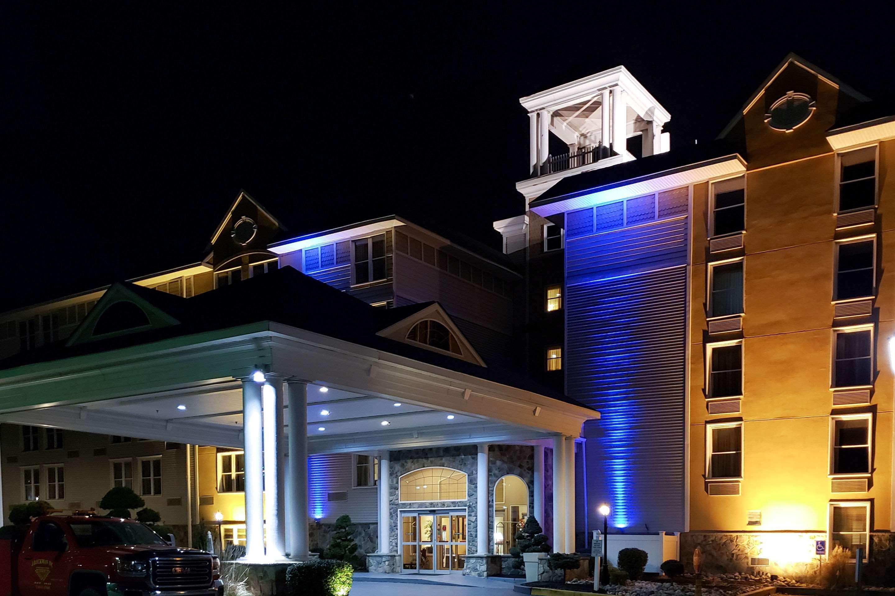 Comfort Inn & Suites Glen Mills - West Chester Exterior photo