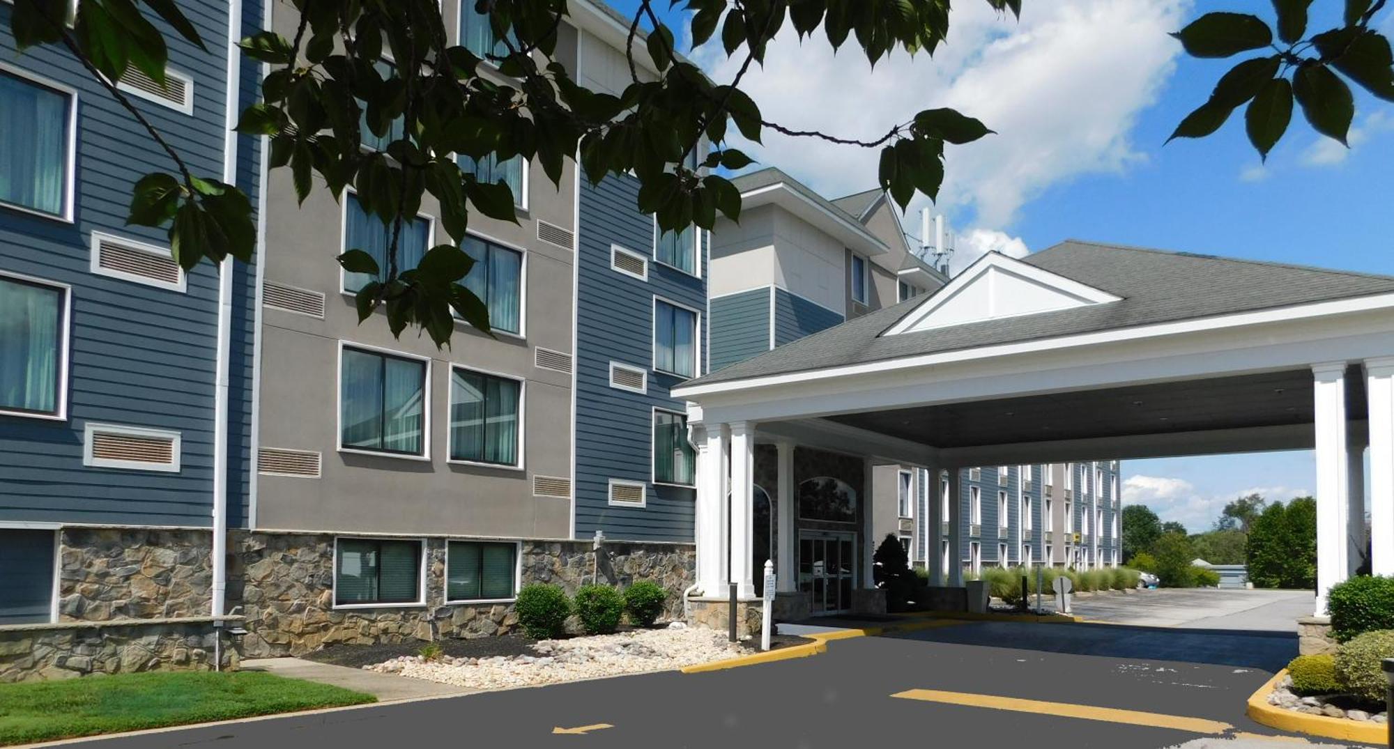 Comfort Inn & Suites Glen Mills - West Chester Exterior photo