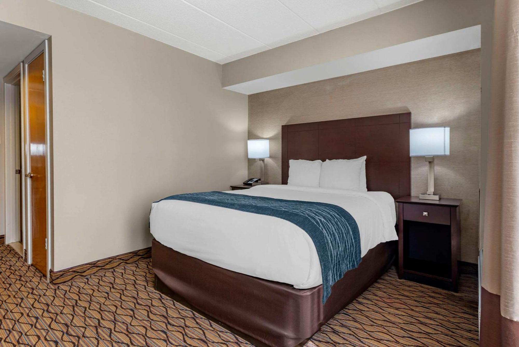 Comfort Inn & Suites Glen Mills - West Chester Exterior photo